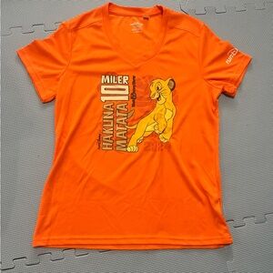 Disney runDisney Hakuna Matata 10 Miler Performance Tee Women’s Medium - New